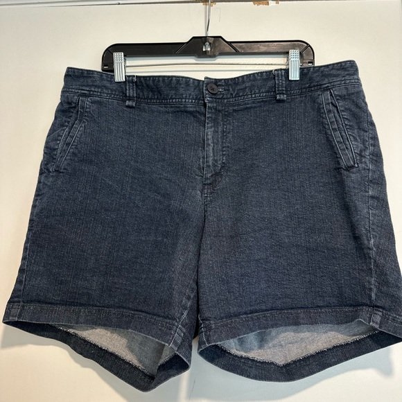 Dockers Women’s Sz: 18W Dark Wash Flat Front Chino Jean Shorts. Slash Pockets. - Picture 1 of 12